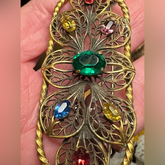 Vintage Gold Toned Filigree Brooch with Multicolored Gems no signature - Picture 6 of 9